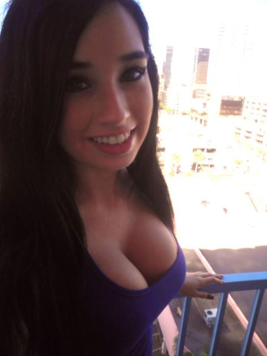 Busty Pretty Webcam Woman